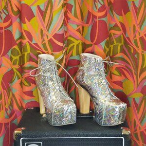 Jeffrey Campbell Lita in holographic silver, size 9